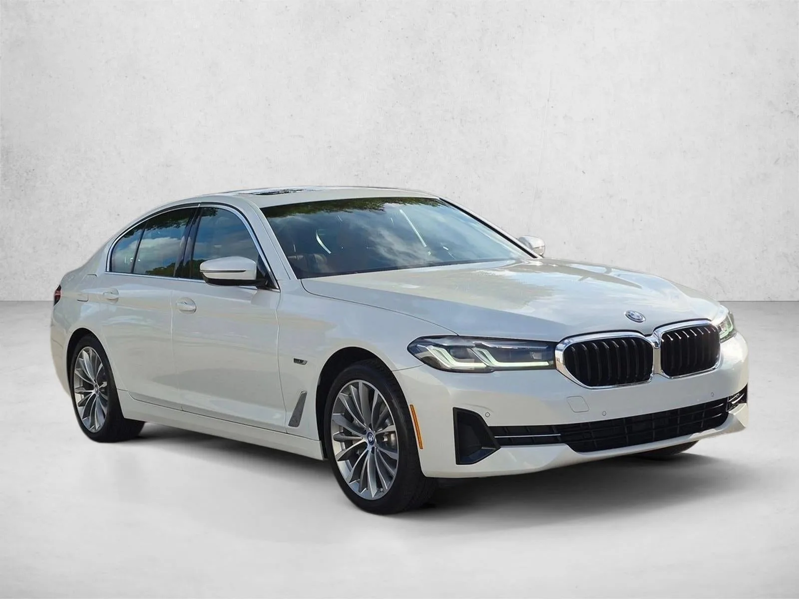 2023 BMW 530e xDrive photo 3