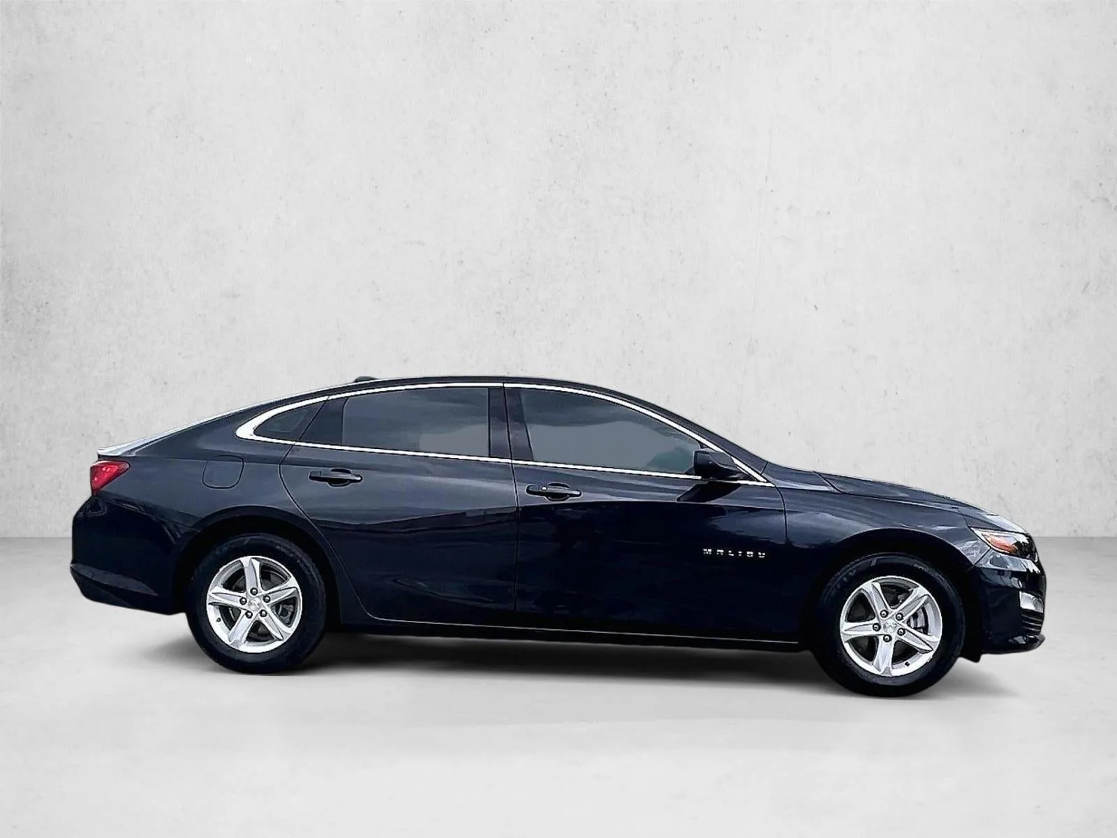 2022 Chevrolet Malibu LS photo 5