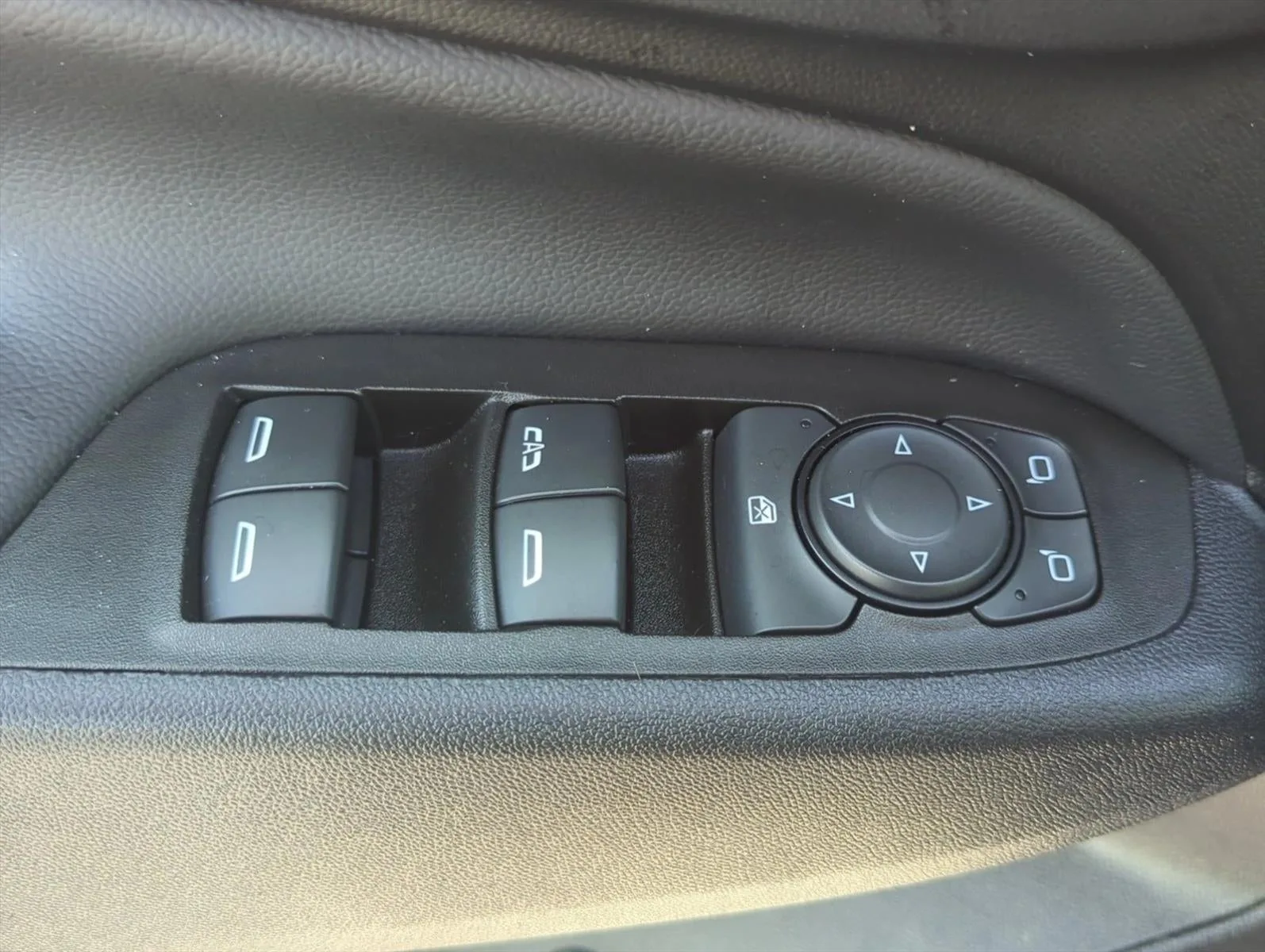 2024 Chevrolet Equinox FWD LT photo 8