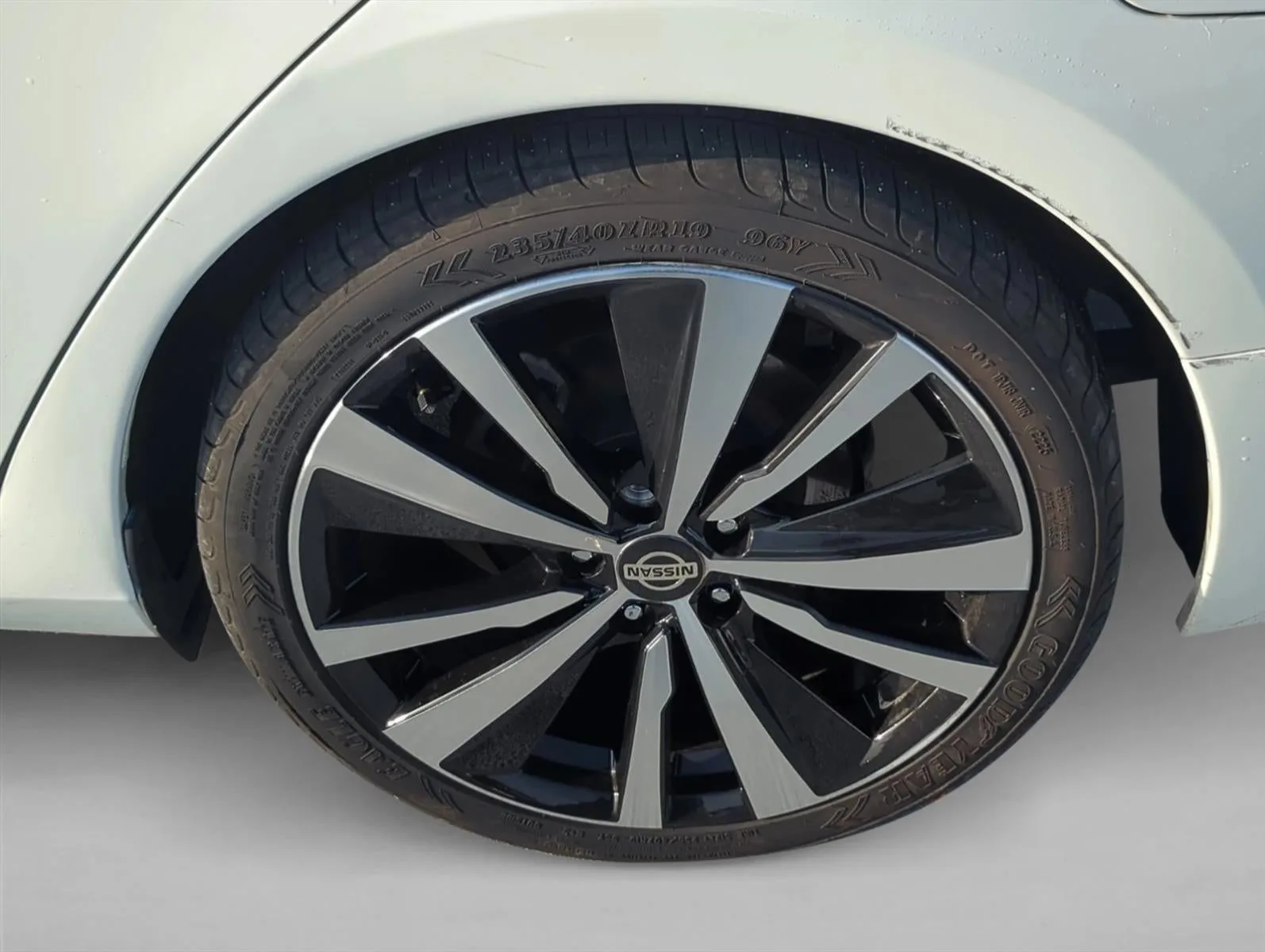 2020 Nissan Altima 2.5 SR Sedan photo 6