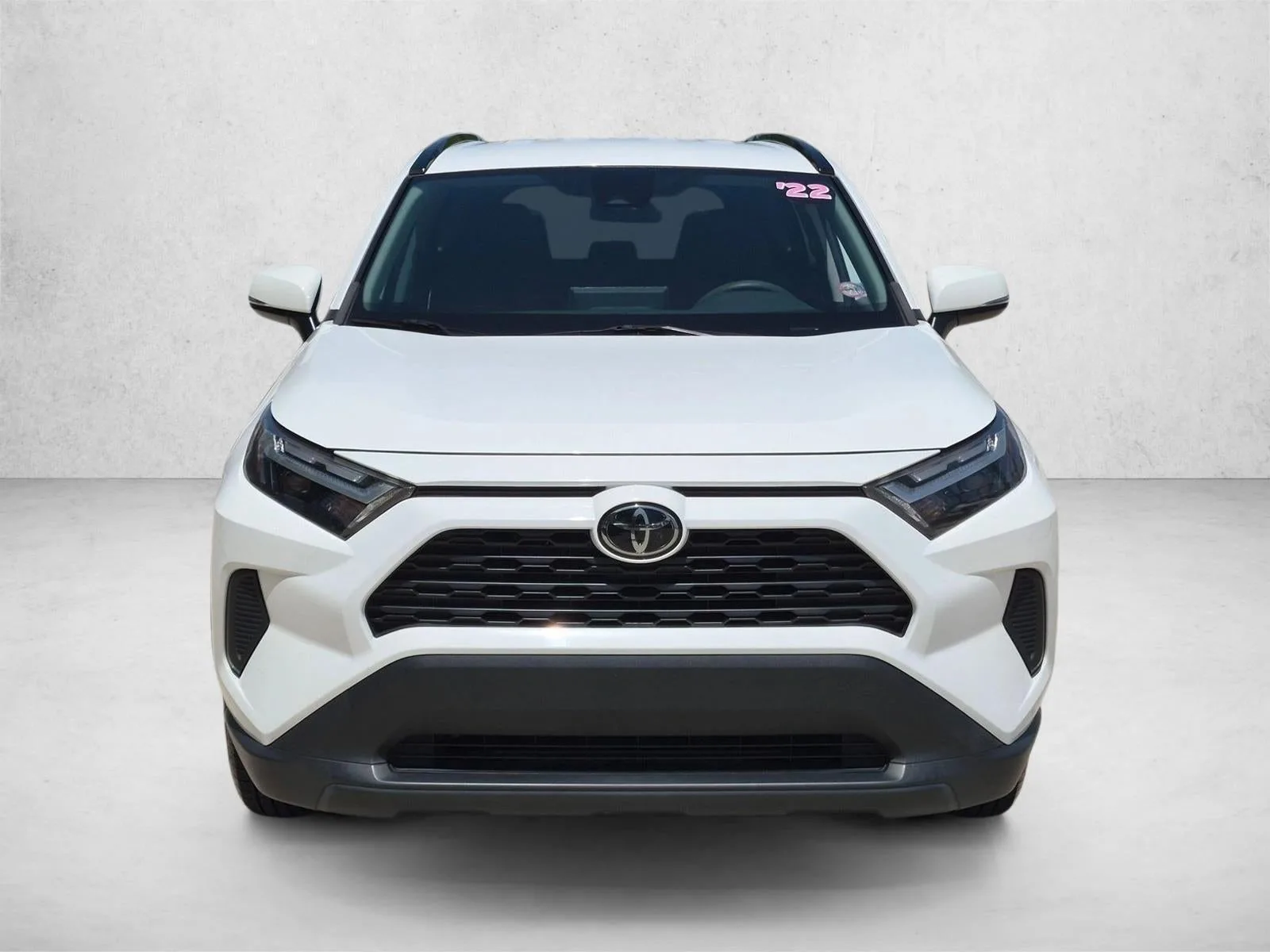2022 Toyota RAV4 XLE FWD (GS) photo 2