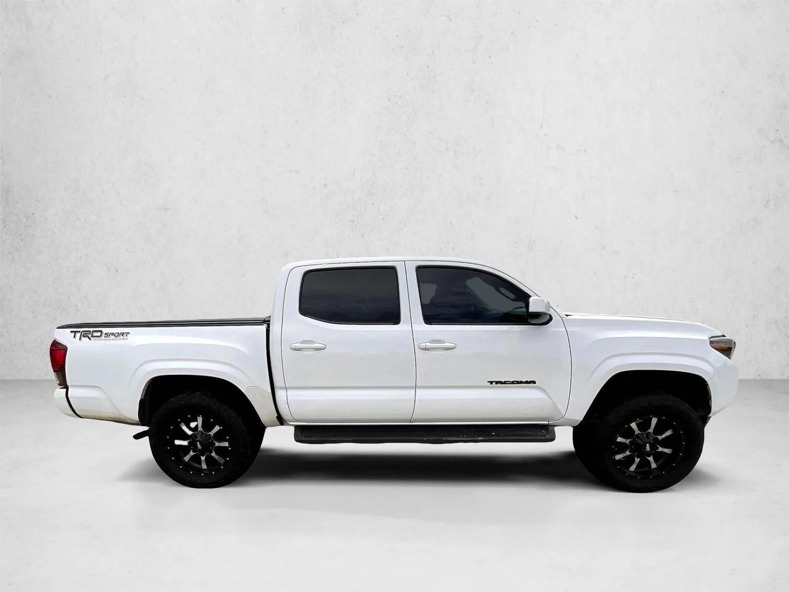 2018 Toyota Tacoma SR Double Cab 5' Bed I4 4x2 AT (GS) photo 5
