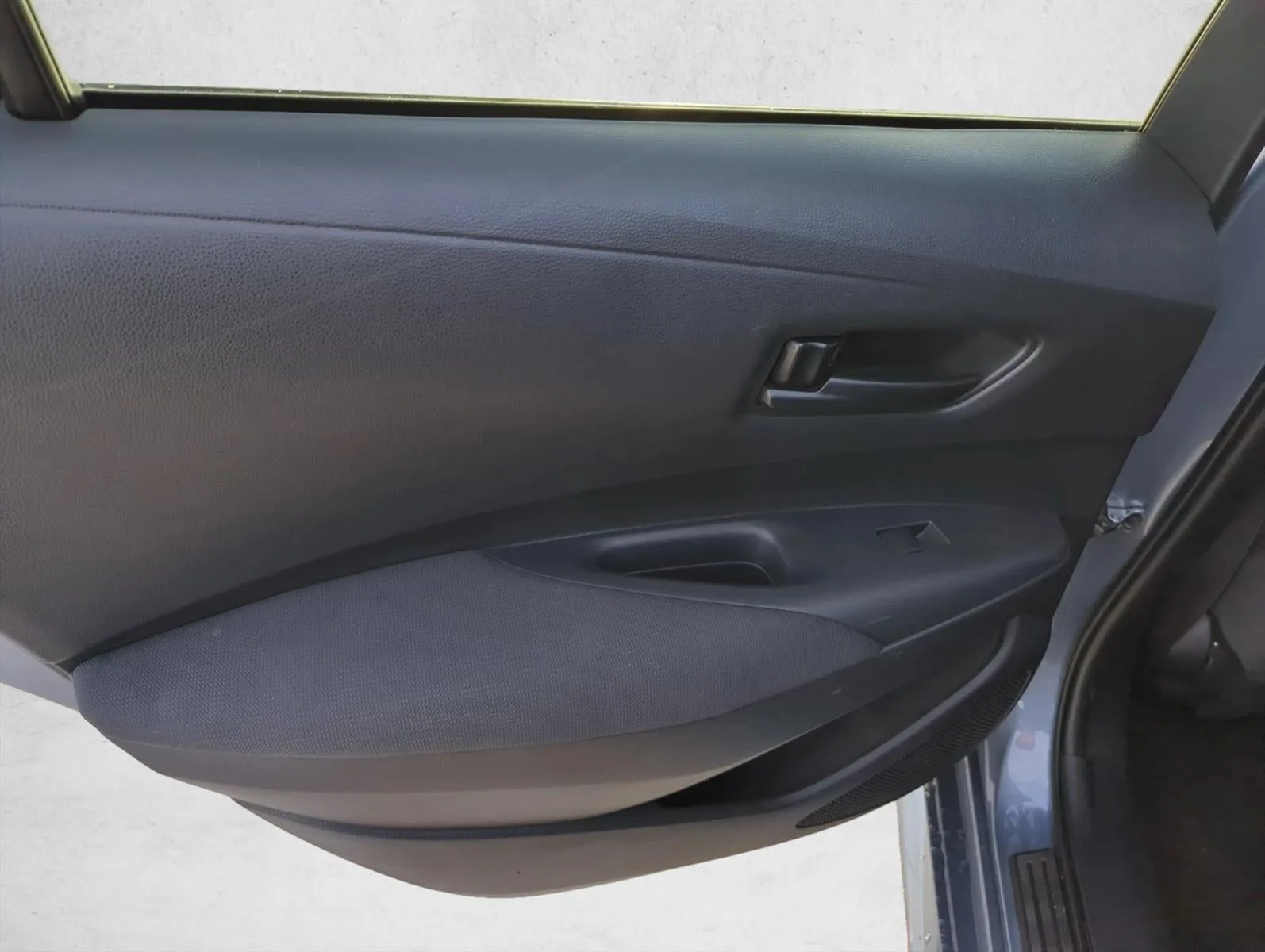 2023 Toyota Corolla LE CVT (Natl) photo 8