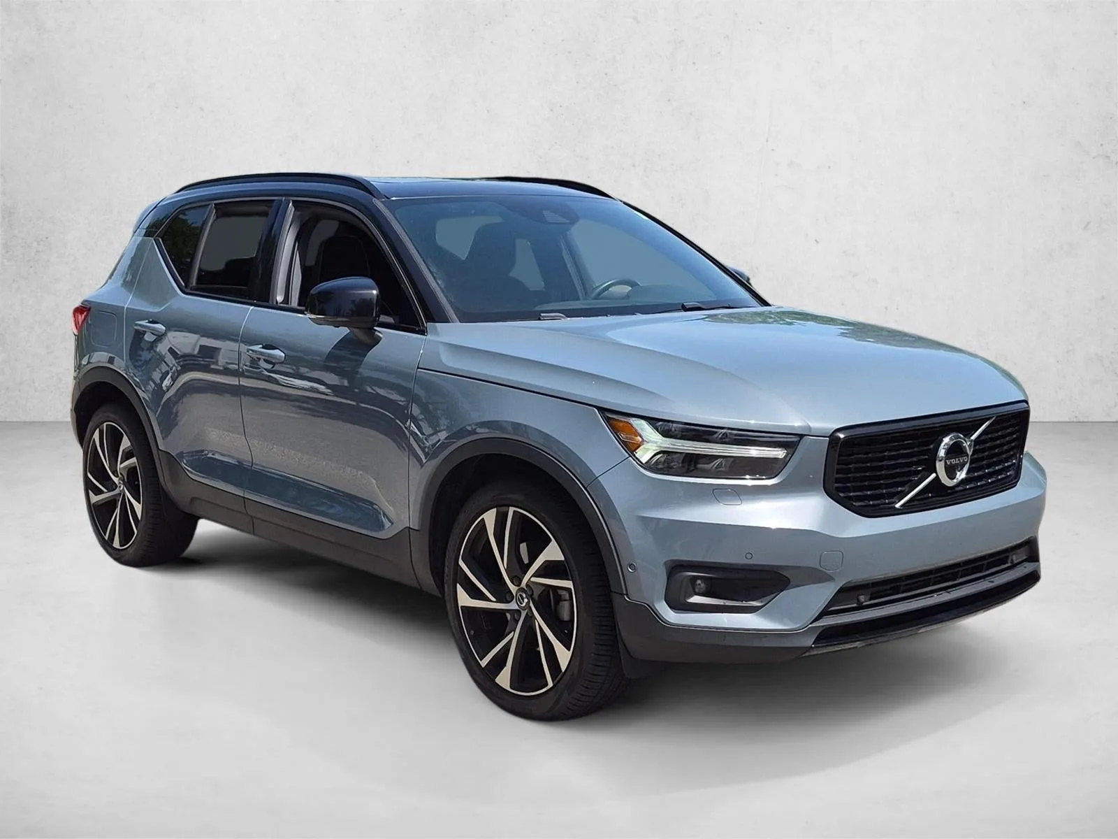 2022 Volvo XC40 T5 AWD R-Design photo 3