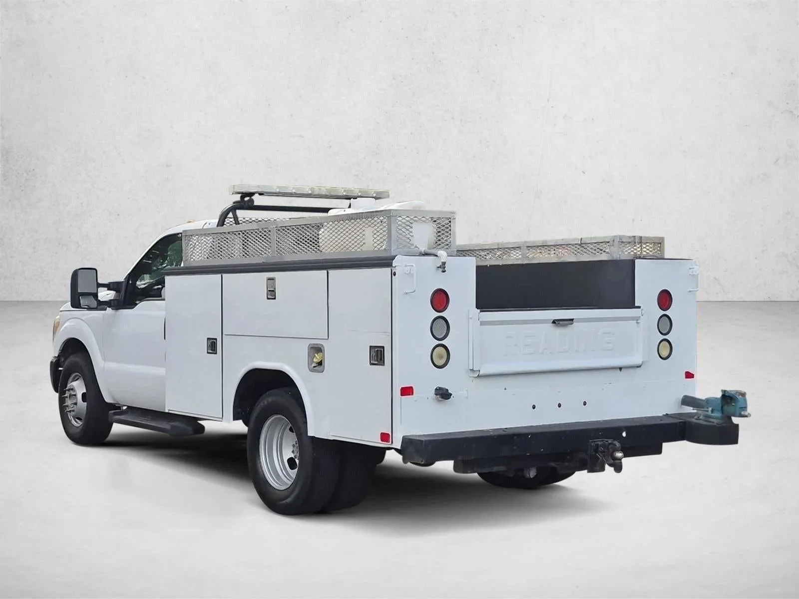 2016 Ford Super Duty F-350 DRW XL photo 8