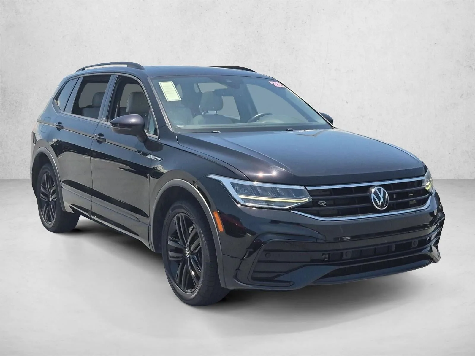2022 Volkswagen Tiguan 2.0T SE R-Line Black FWD photo 3