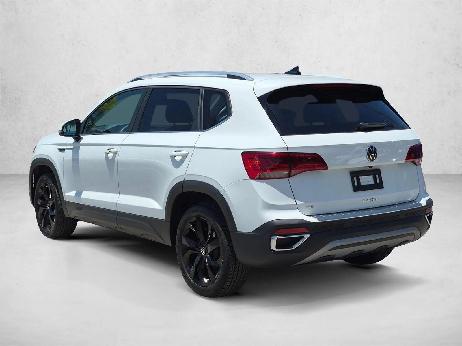 2024 Volkswagen Taos SE FWD photo 8
