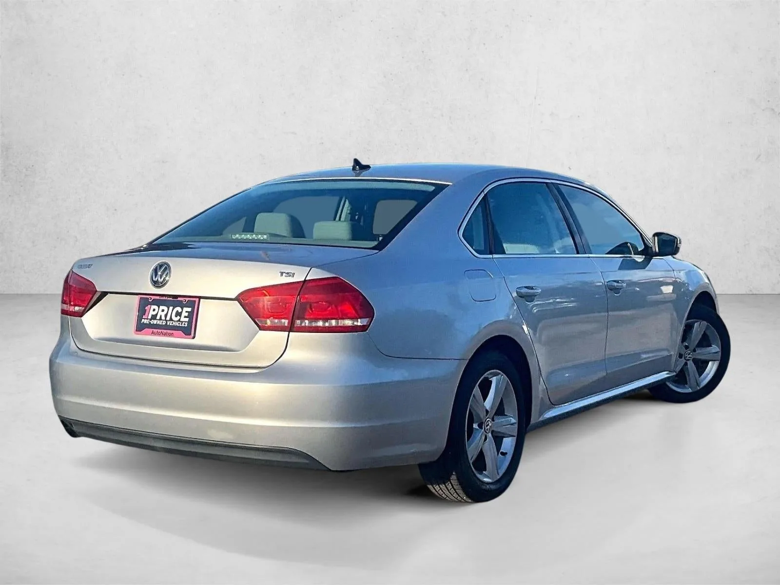 2015 Volkswagen Passat 1.8T Limited Edition photo 2