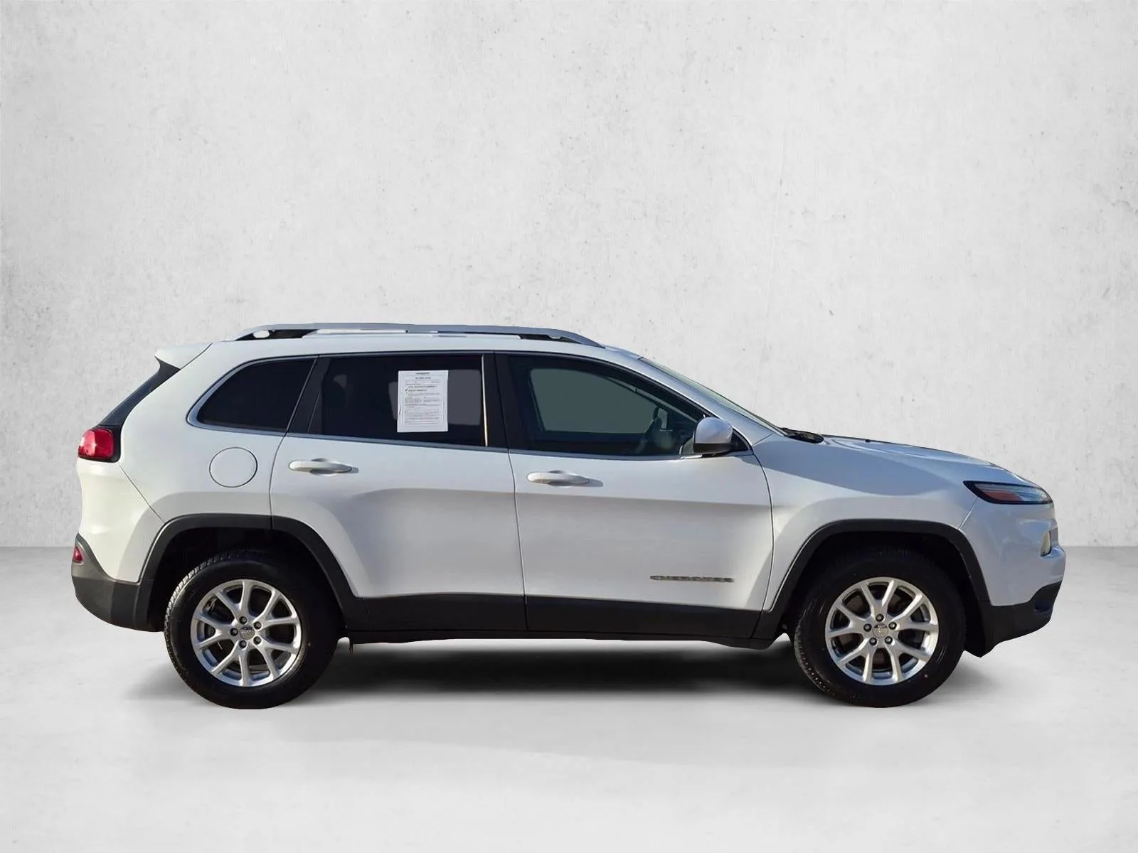 2016 Jeep Cherokee 4WD 4dr Latitude photo 4
