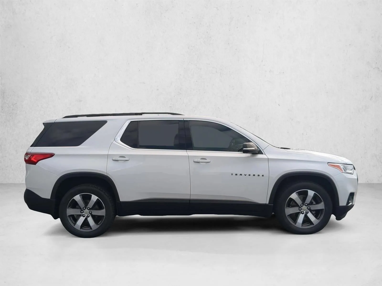 2021 Chevrolet Traverse LT Leather photo 4