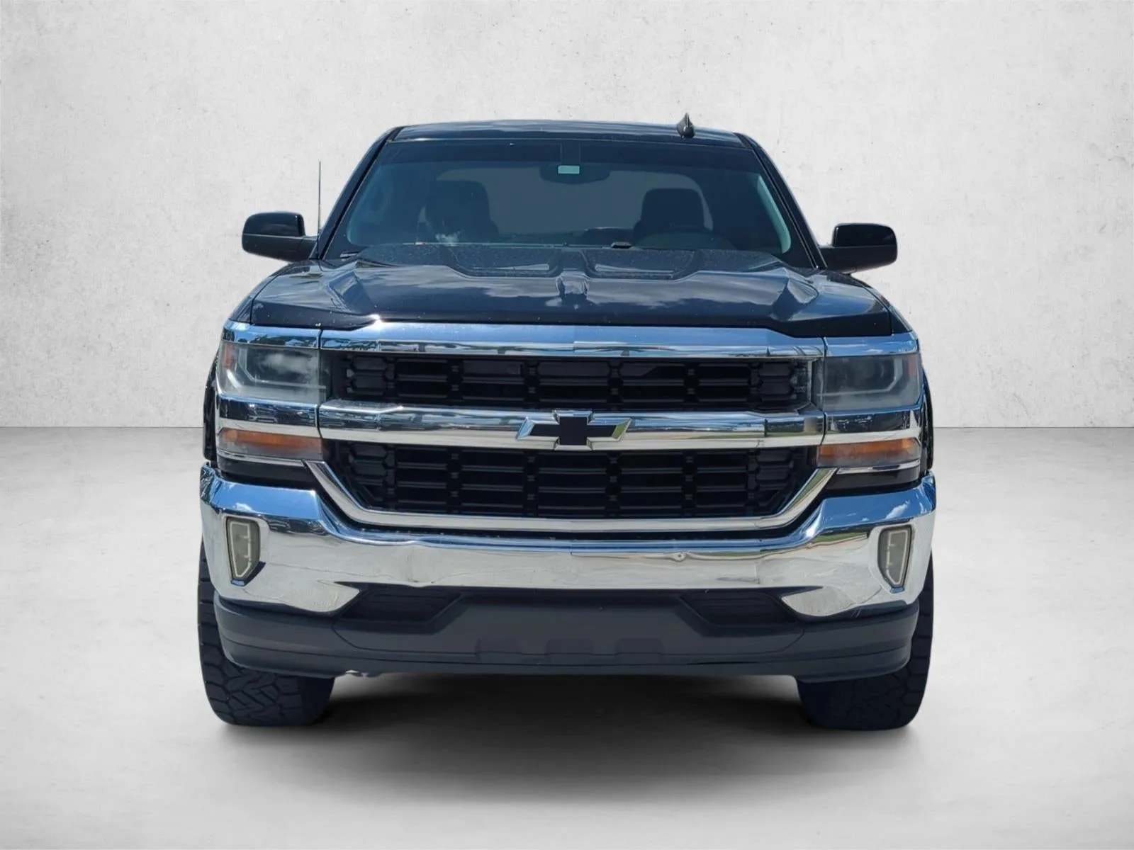2016 Chevrolet Silverado 1500 Crew Cab Short Box 2-Wheel Drive LT photo 2