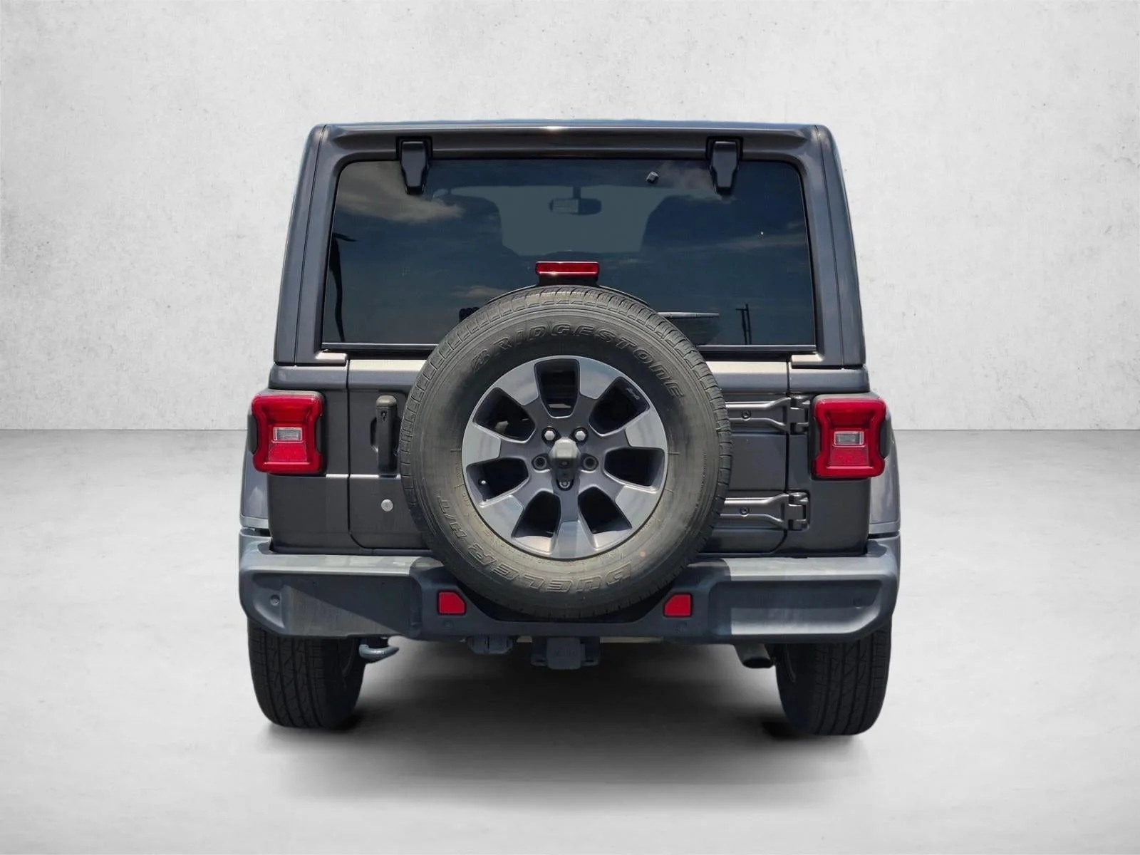 2018 Jeep Wrangler Unlimited Sahara 4x4 photo 6