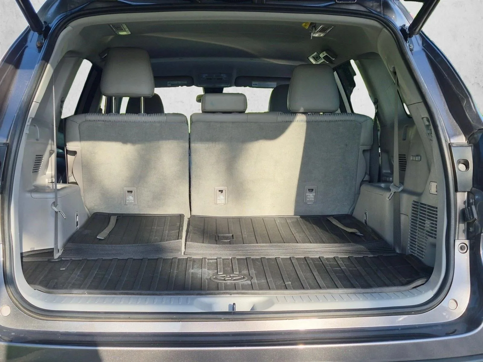 2018 Toyota Highlander LE Plus V6 FWD (SE) photo 6