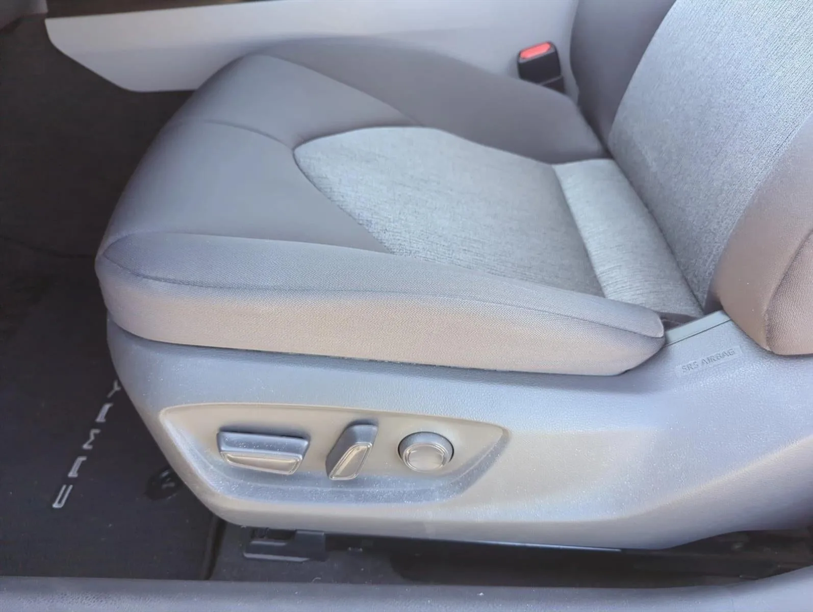 2019 Toyota Camry LE Auto (SE) photo 12