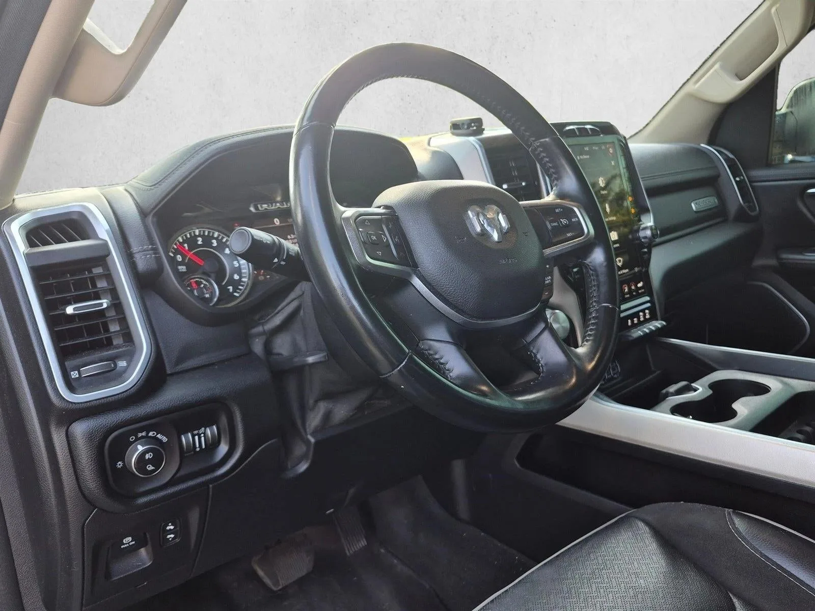 2021 RAM 1500 Laramie 4x2 Crew Cab 5'7" Box photo 10