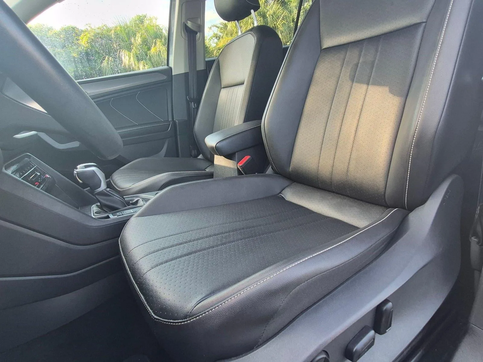 2022 Volkswagen Tiguan 2.0T SE FWD photo 10