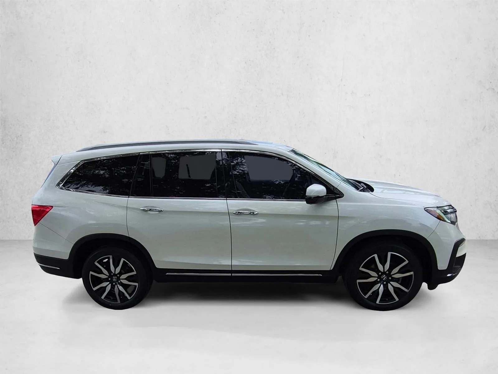 2019 Honda Pilot Touring 8-Passenger 2WD photo 4