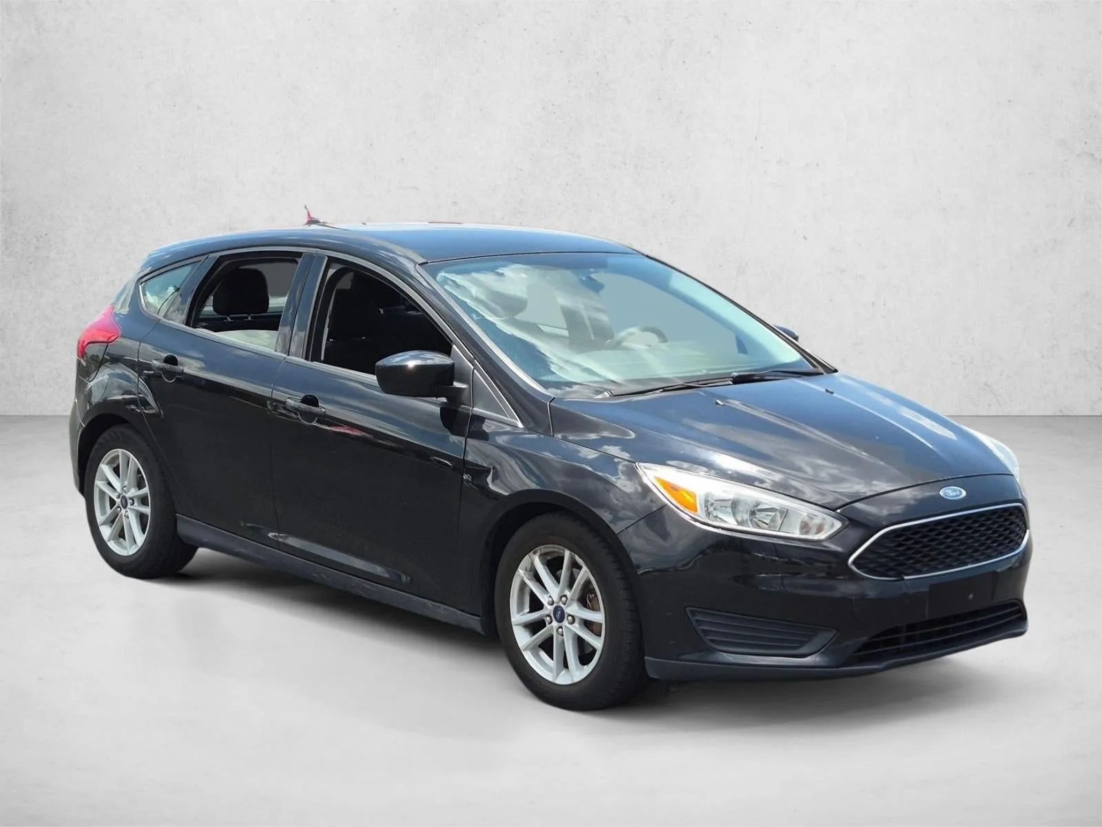 2018 Ford Focus SE photo 3