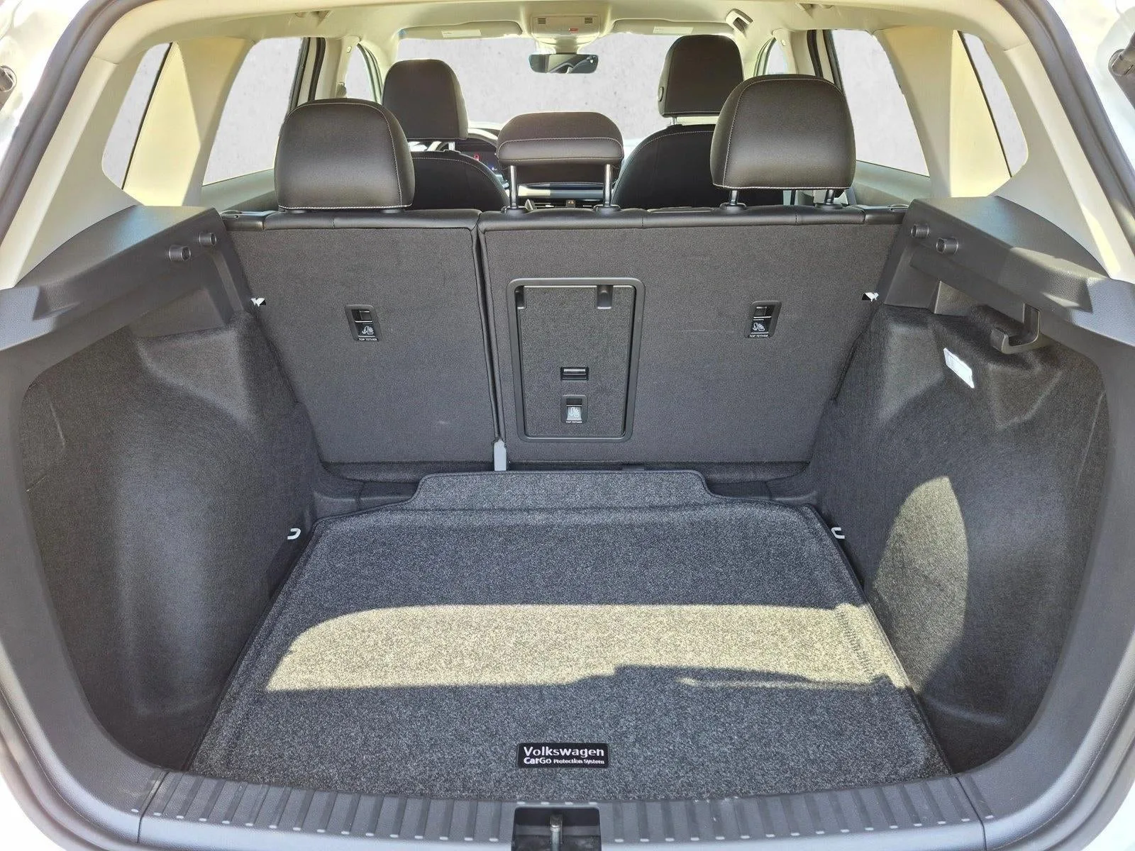 2024 Volkswagen Taos SE FWD photo 6