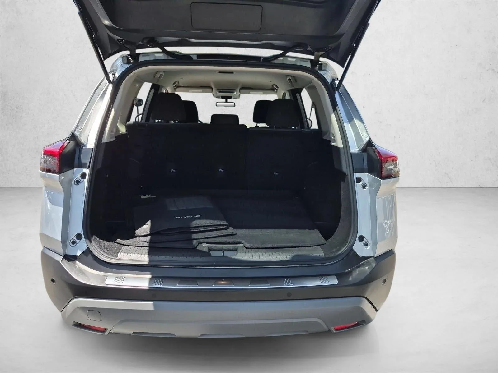 2022 Nissan Rogue FWD SV photo 6