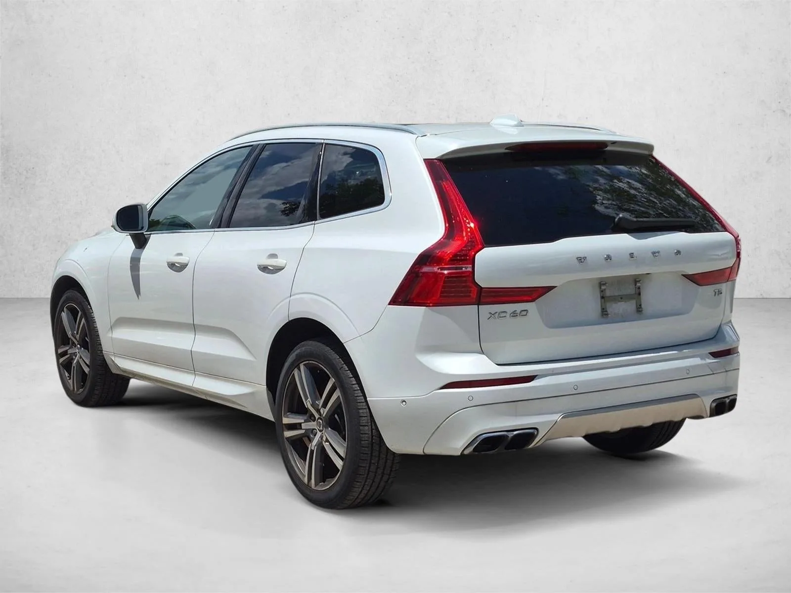 2019 Volvo XC60 T5 Momentum photo 5