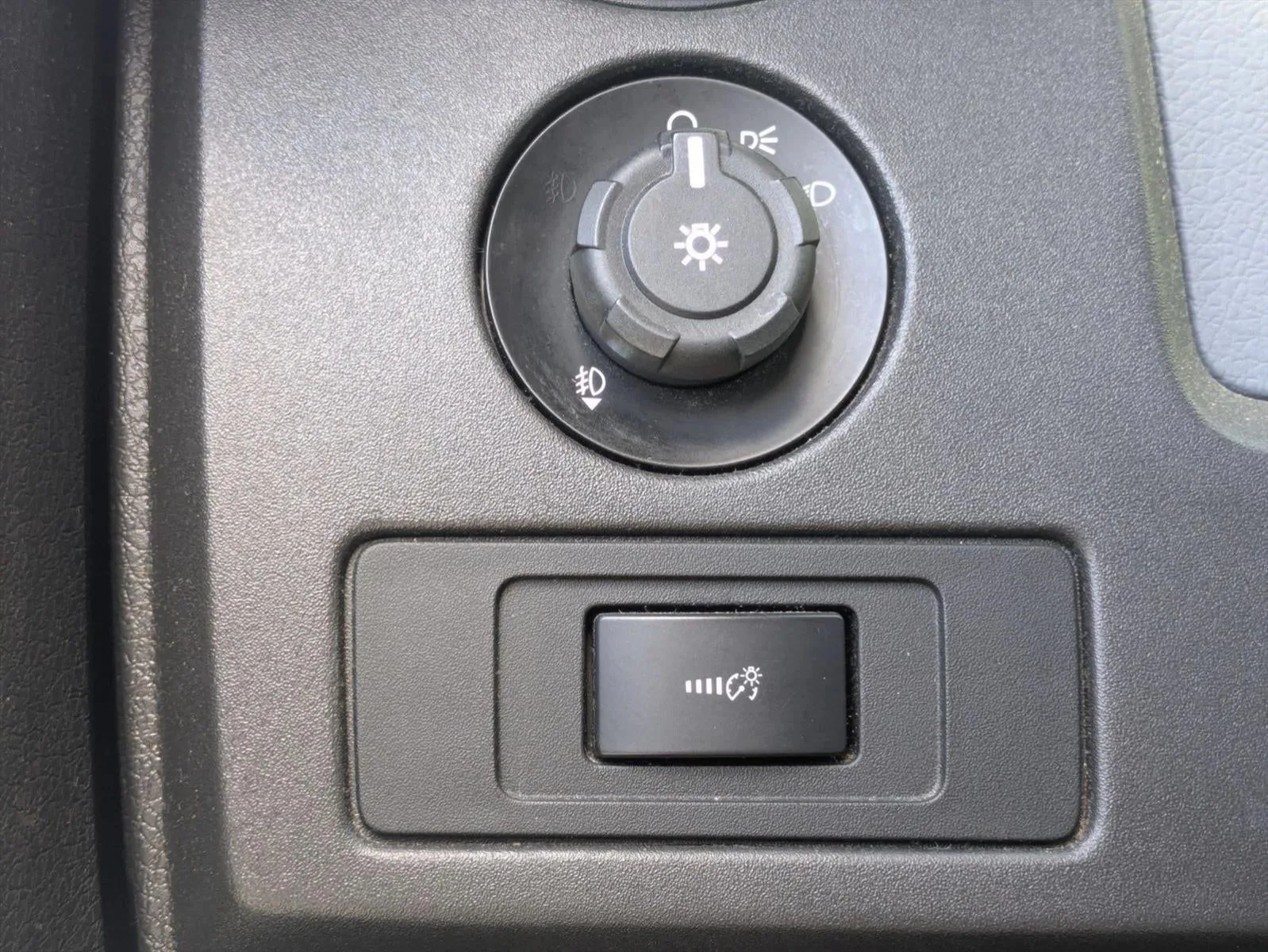 2014 Ford F-150 2WD SuperCab 6-1/2 Ft Box STX photo 12