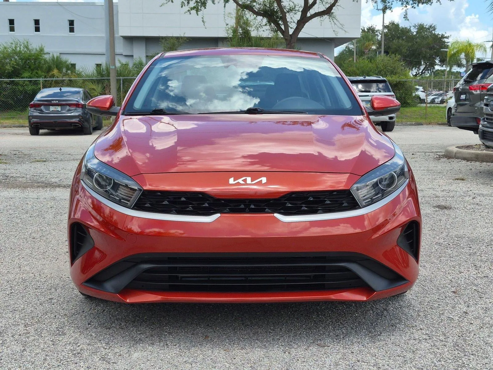 2022 Kia Forte LXS IVT photo 2