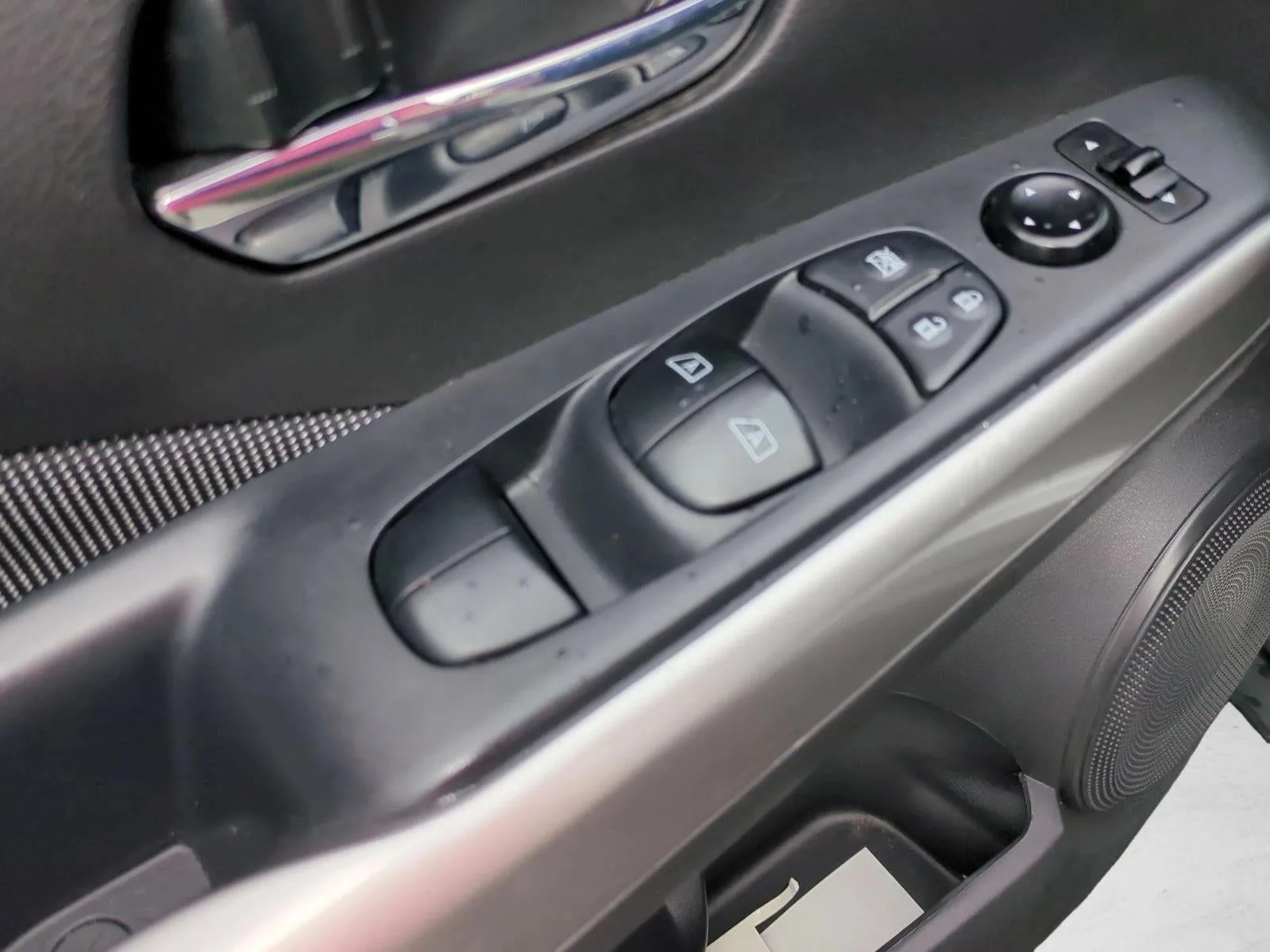 2020 Nissan Kicks SV FWD photo 12
