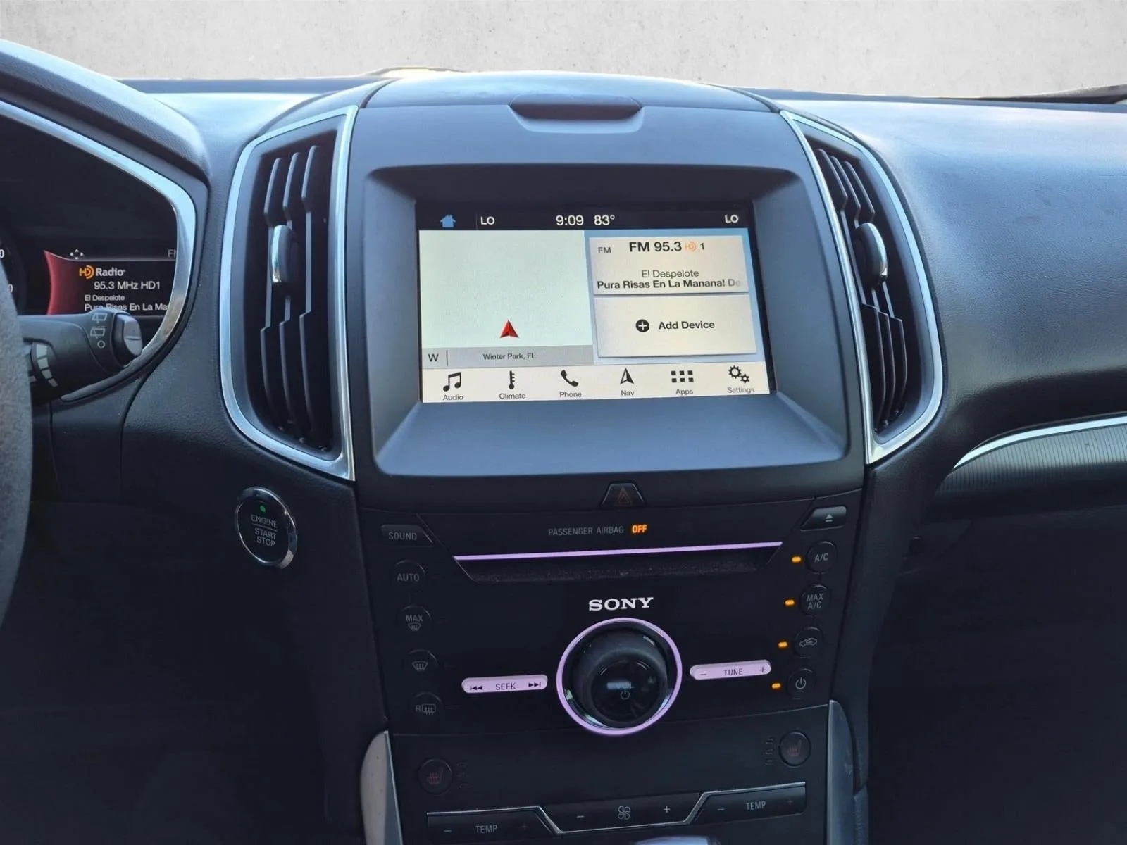 2016 Ford Edge 4dr Titanium FWD photo 11