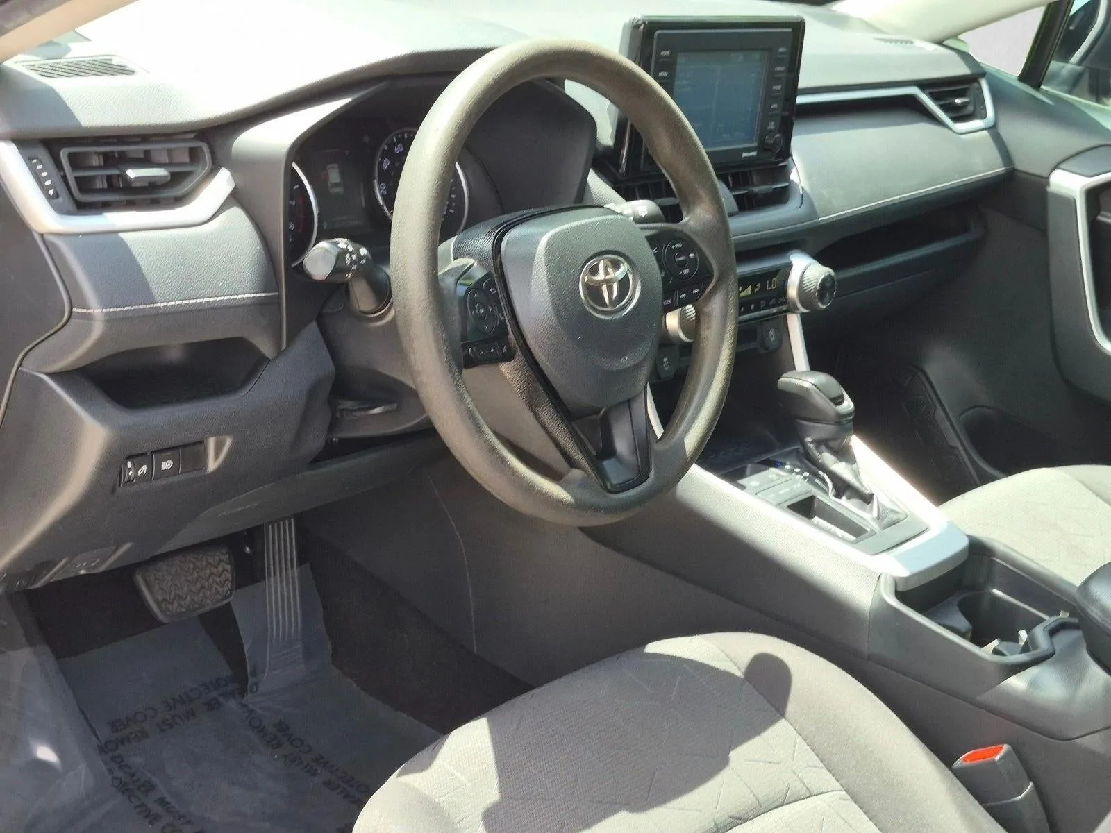 2020 Toyota RAV4 XLE FWD (GS) photo 9
