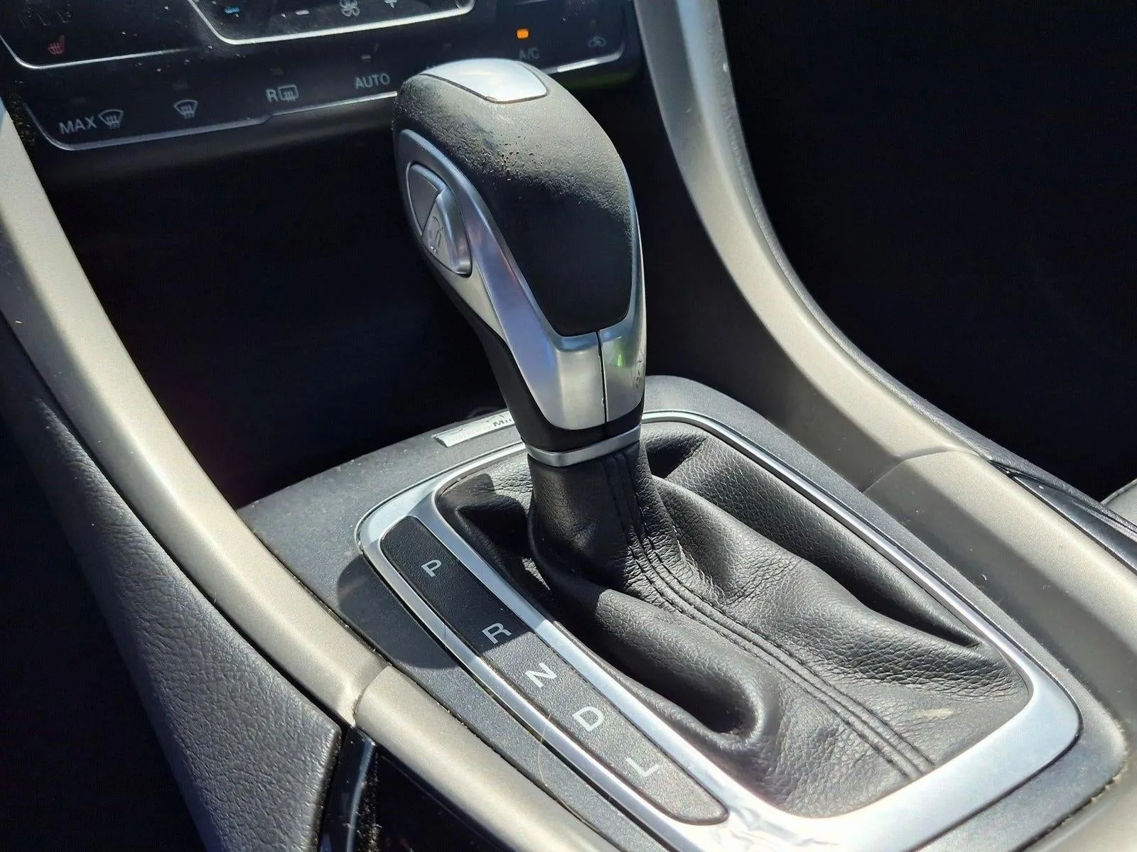 2014 Ford Fusion 4dr Sdn SE Hybrid FWD photo 11
