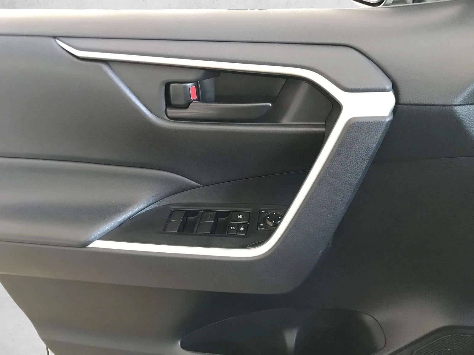 2020 Toyota RAV4 LE FWD (GS) photo 12