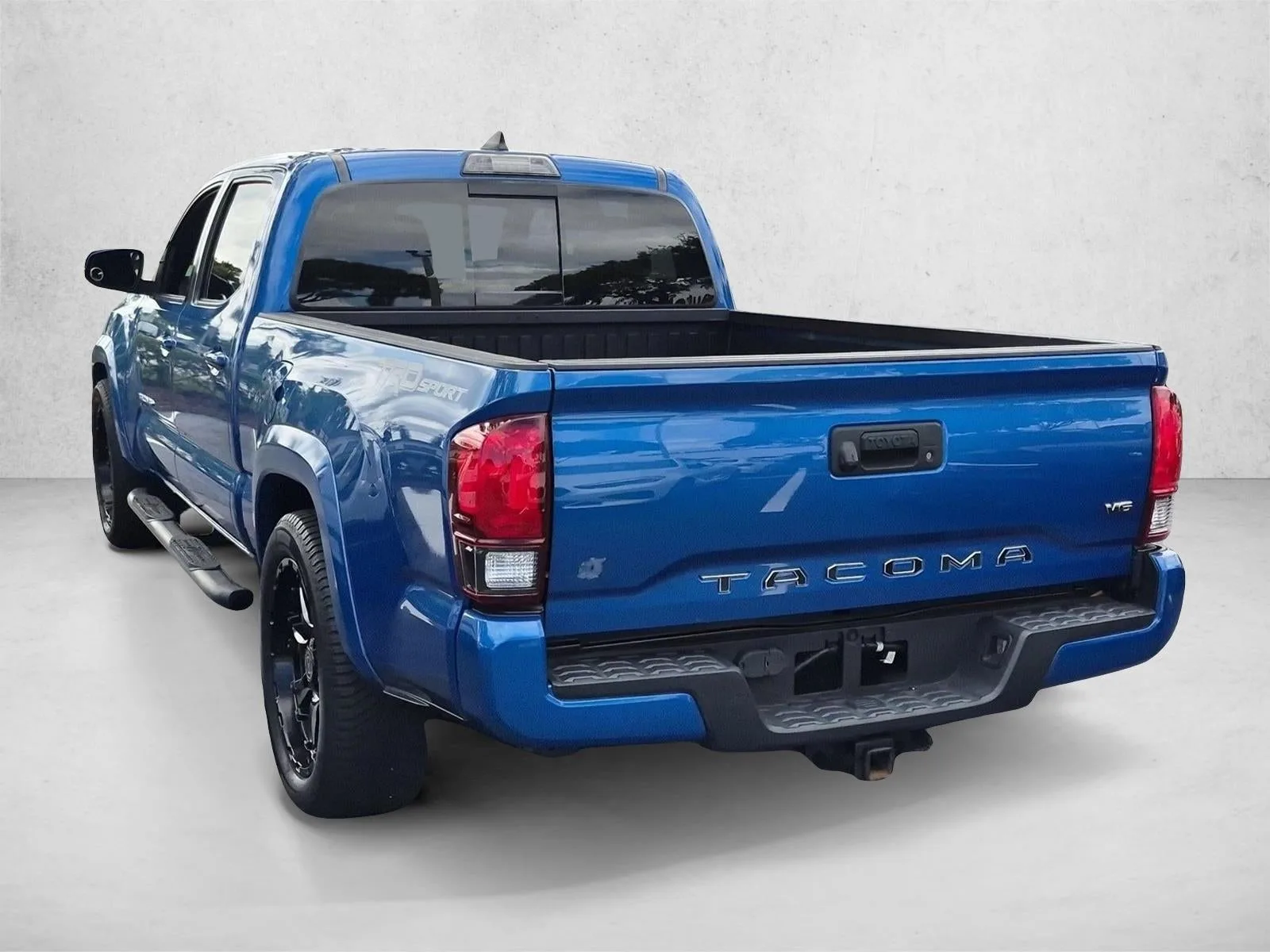 2018 Toyota Tacoma TRD Sport photo 8
