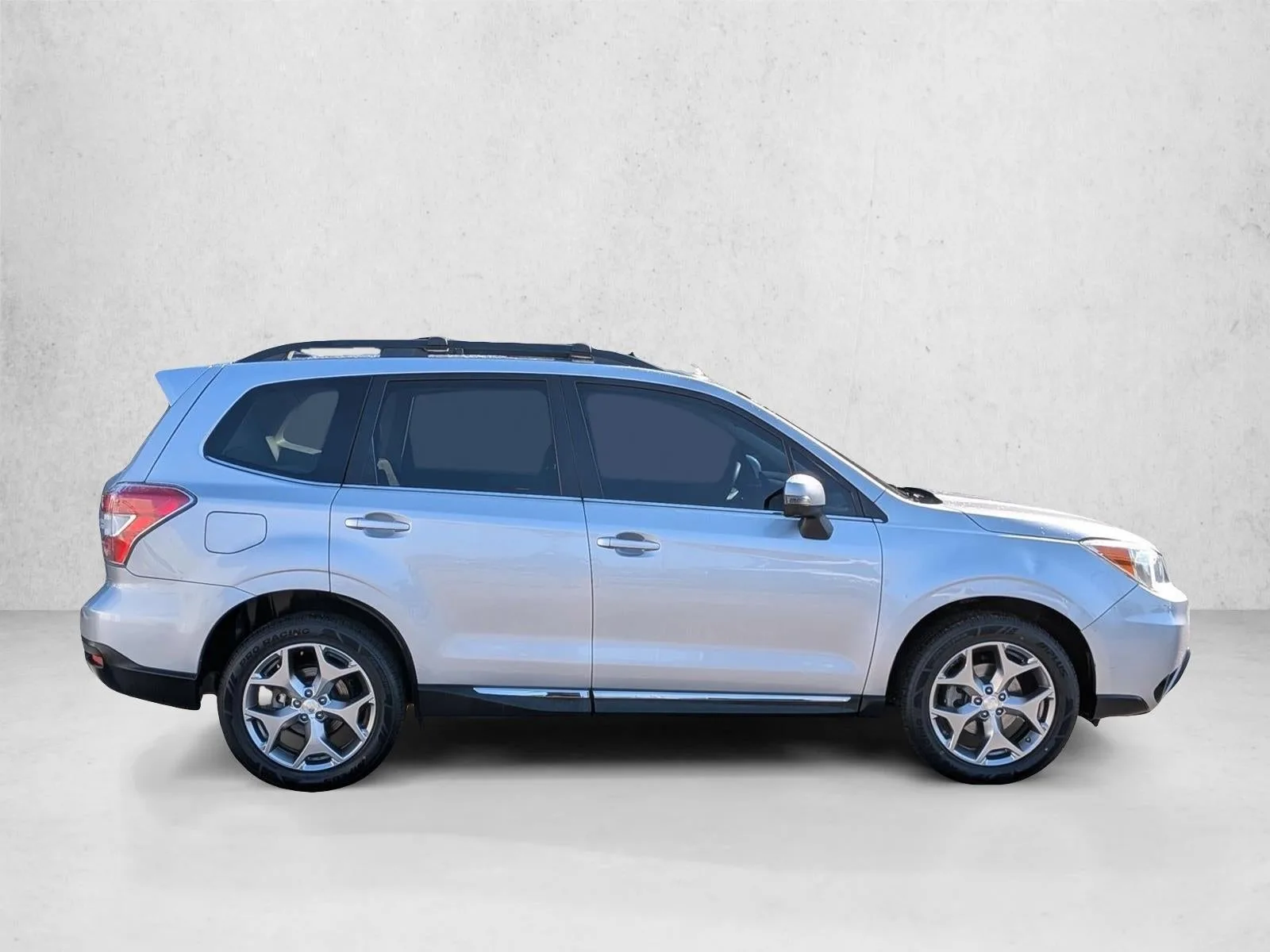 2015 Subaru Forester 2.5i Touring photo 4