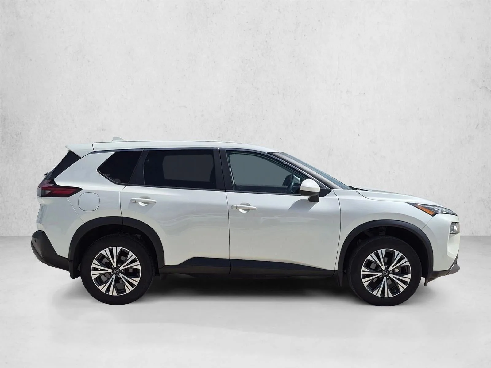 2023 Nissan Rogue FWD SV photo 4