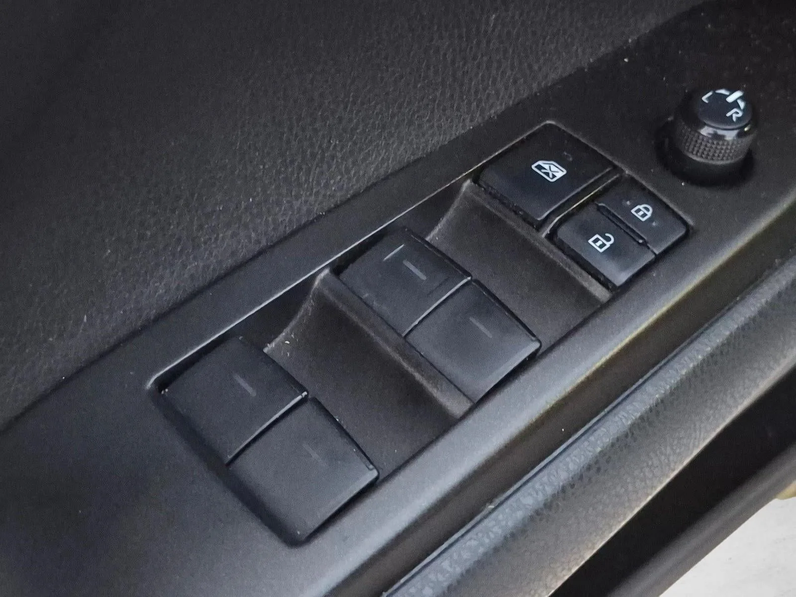 2022 Toyota Camry LE Auto (SE) photo 8