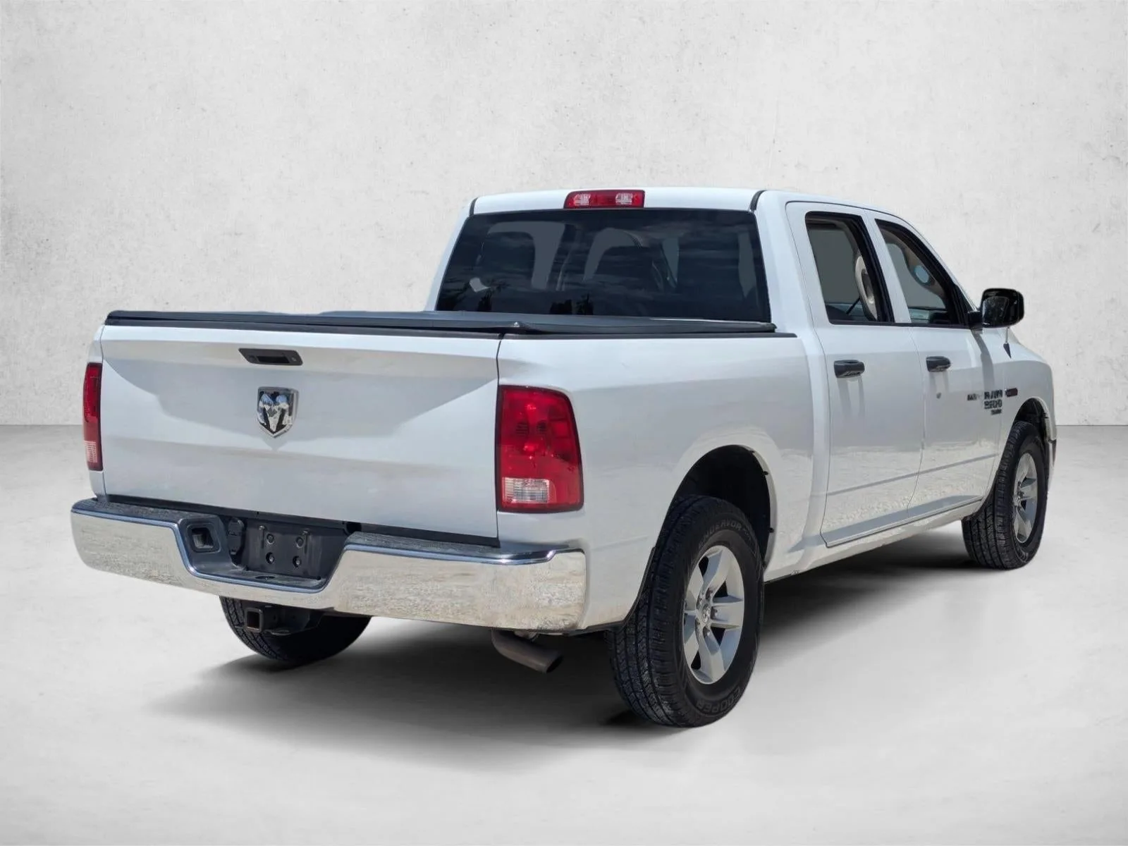 2019 RAM 1500 Classic Tradesman 4x2 Crew Cab 5'7" Box photo 5