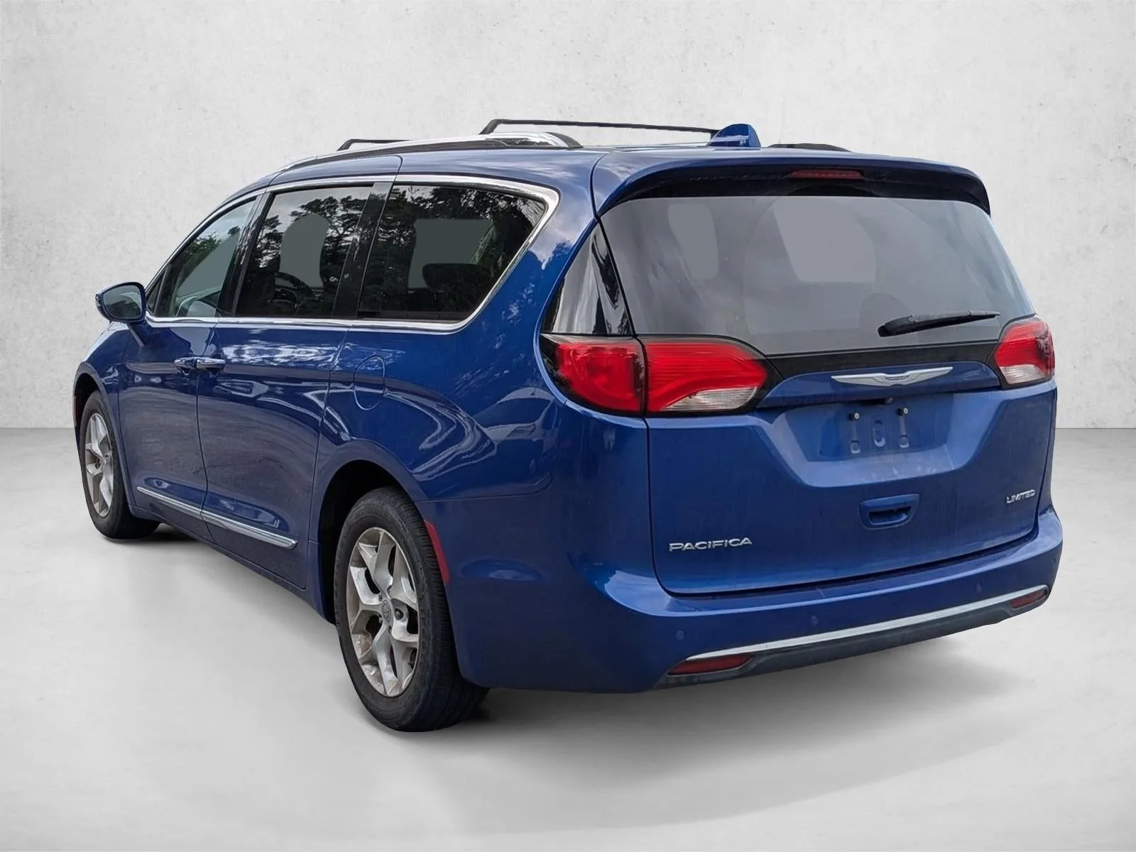 2020 Chrysler Pacifica Limited FWD photo 8