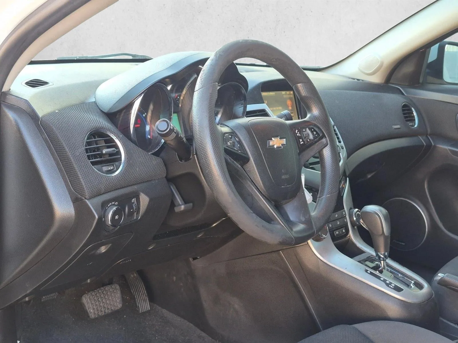 2016 Chevrolet Cruze Limited Sedan 1LT (Automatic) photo 2