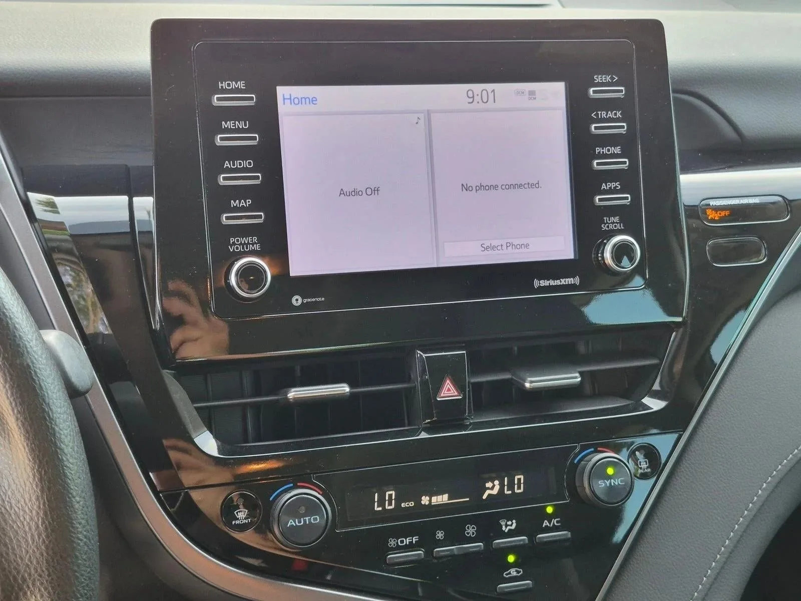 2024 Toyota Camry LE Auto (SE) photo 12