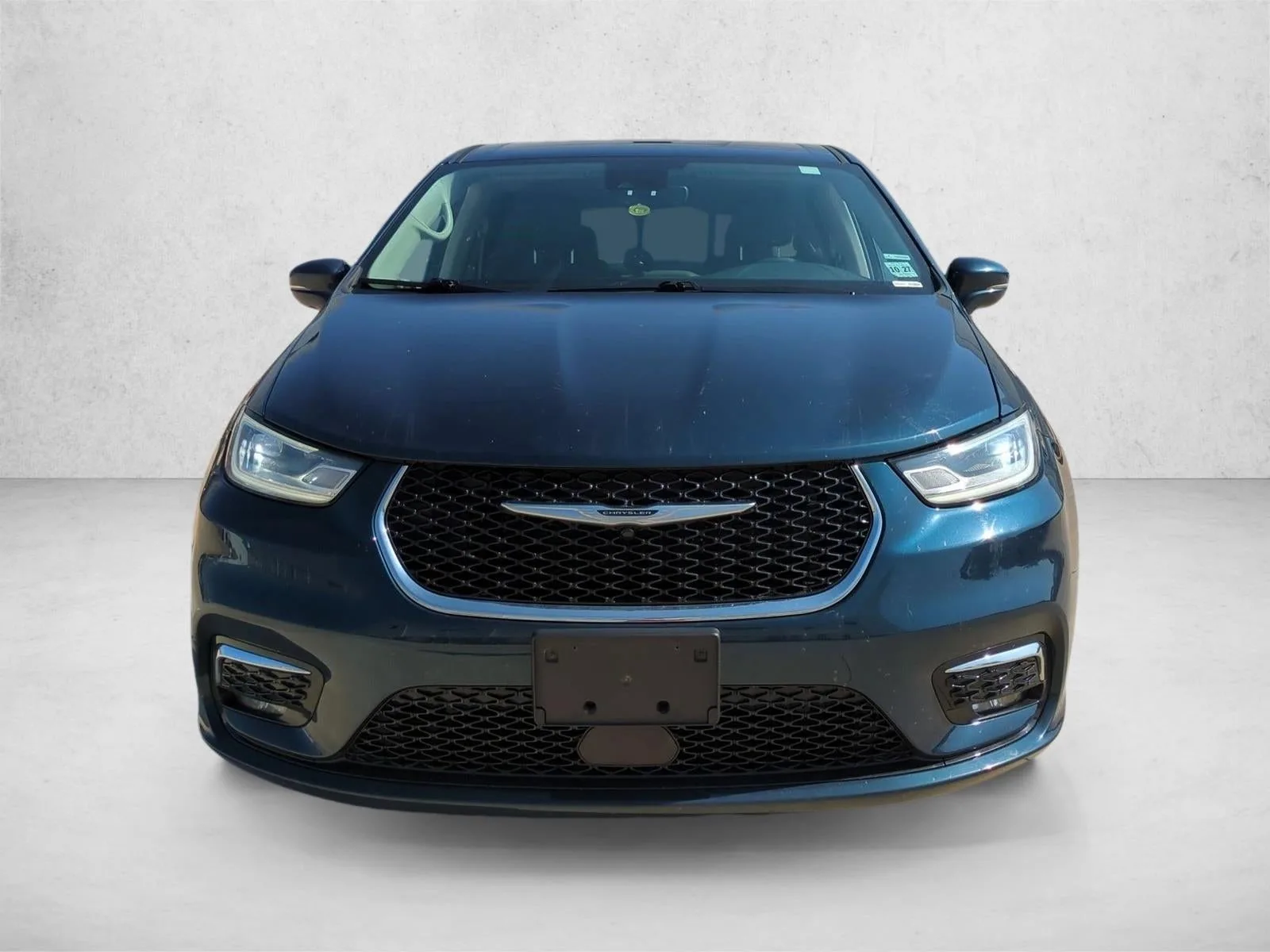 2022 Chrysler Pacifica Hybrid Touring L FWD photo 2