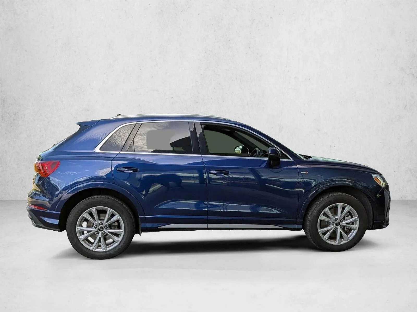 2024 Audi Q3 S line Premium 45 TFSI quattro photo 3