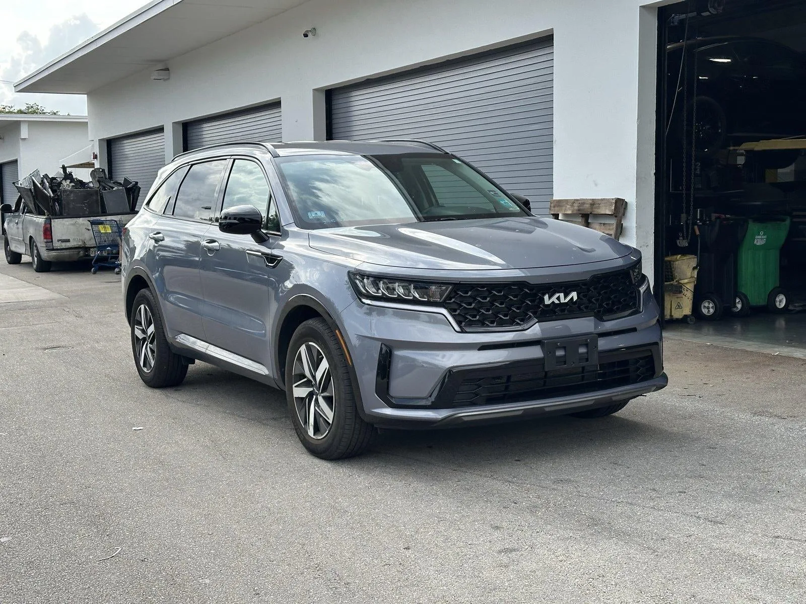 2023 Kia Sorento S FWD photo 3
