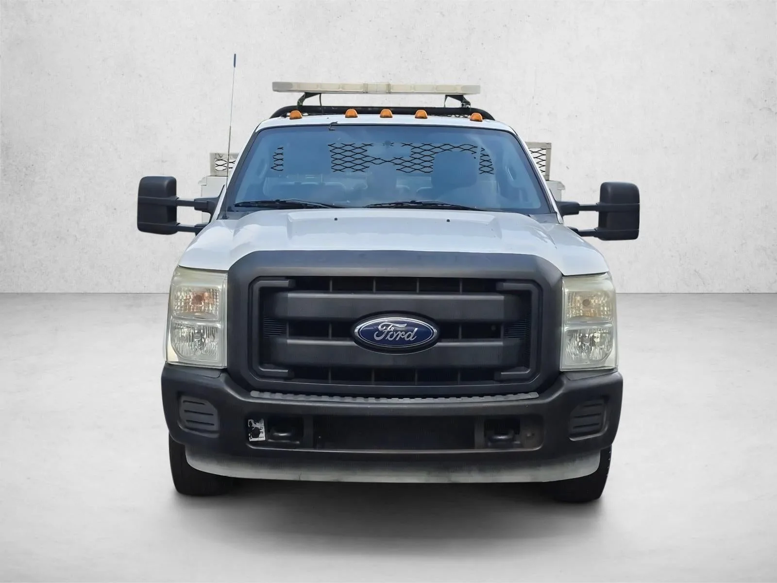 2016 Ford Super Duty F-350 DRW XL photo 2