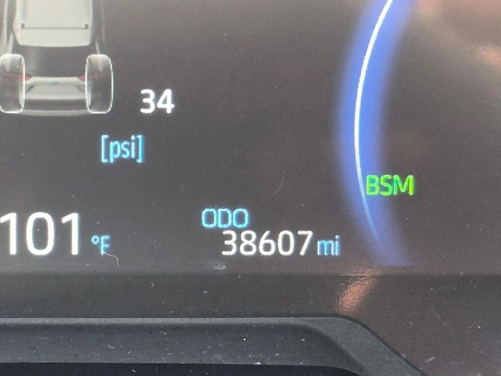 2024 Toyota RAV4 Hybrid XLE photo 11