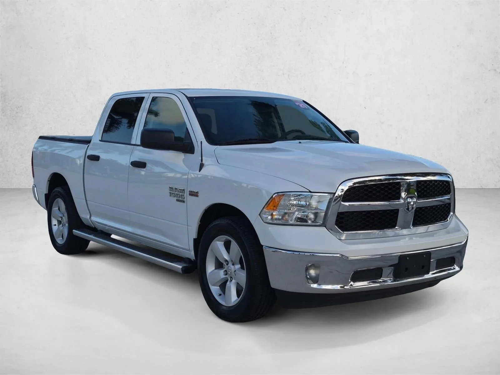 2021 RAM 1500 Classic Tradesman 4x2 Crew Cab 5'7" Box photo 3