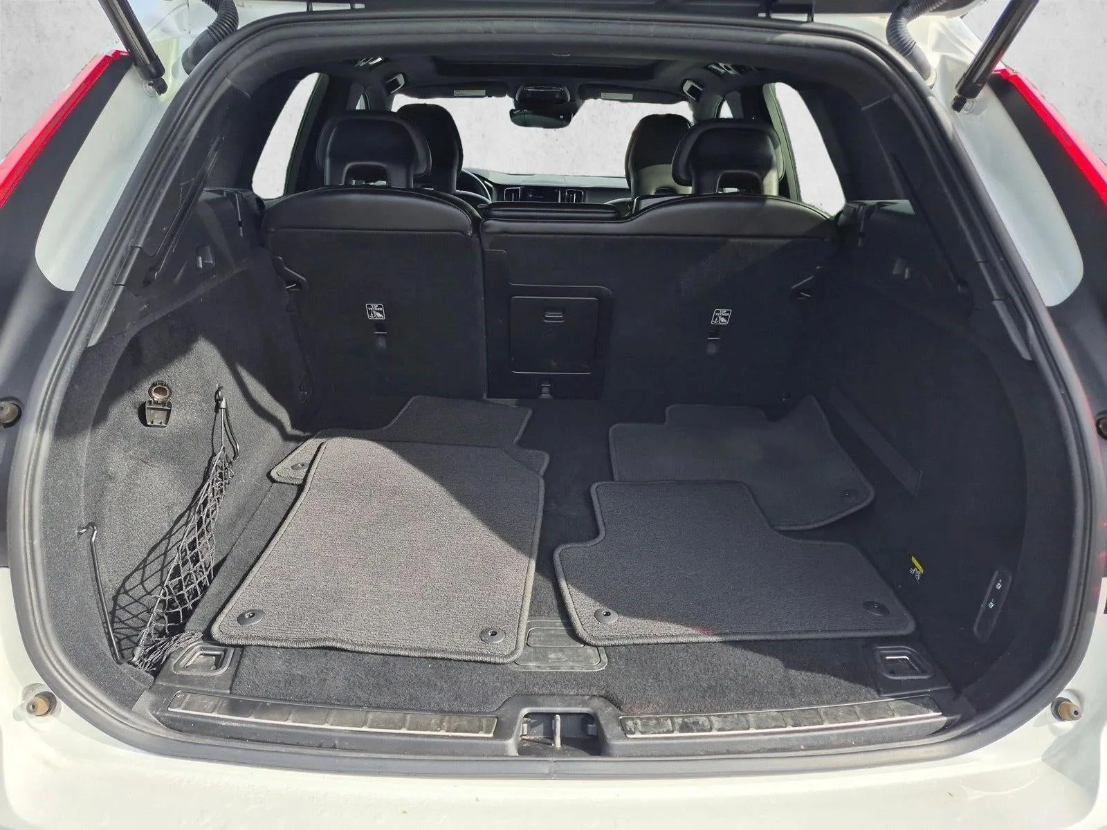 2019 Volvo XC60 T5 Momentum photo 6