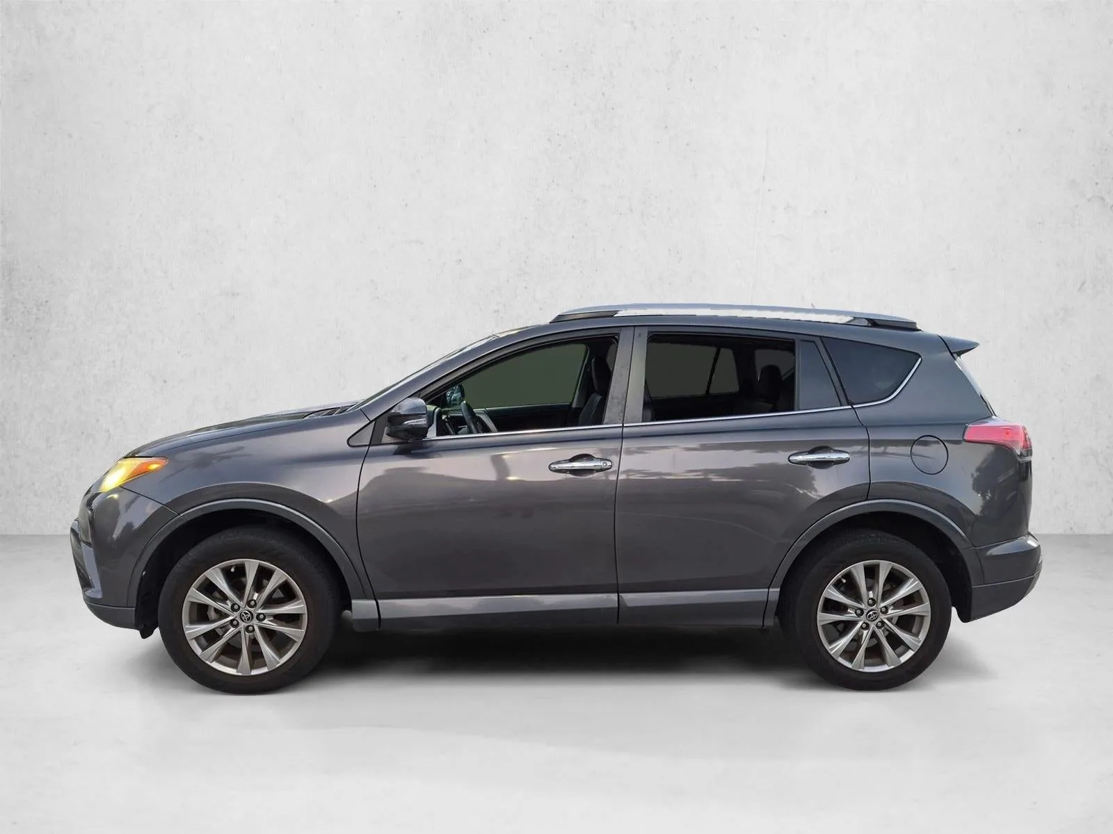 2017 Toyota RAV4 Platinum FWD (Natl) photo 8