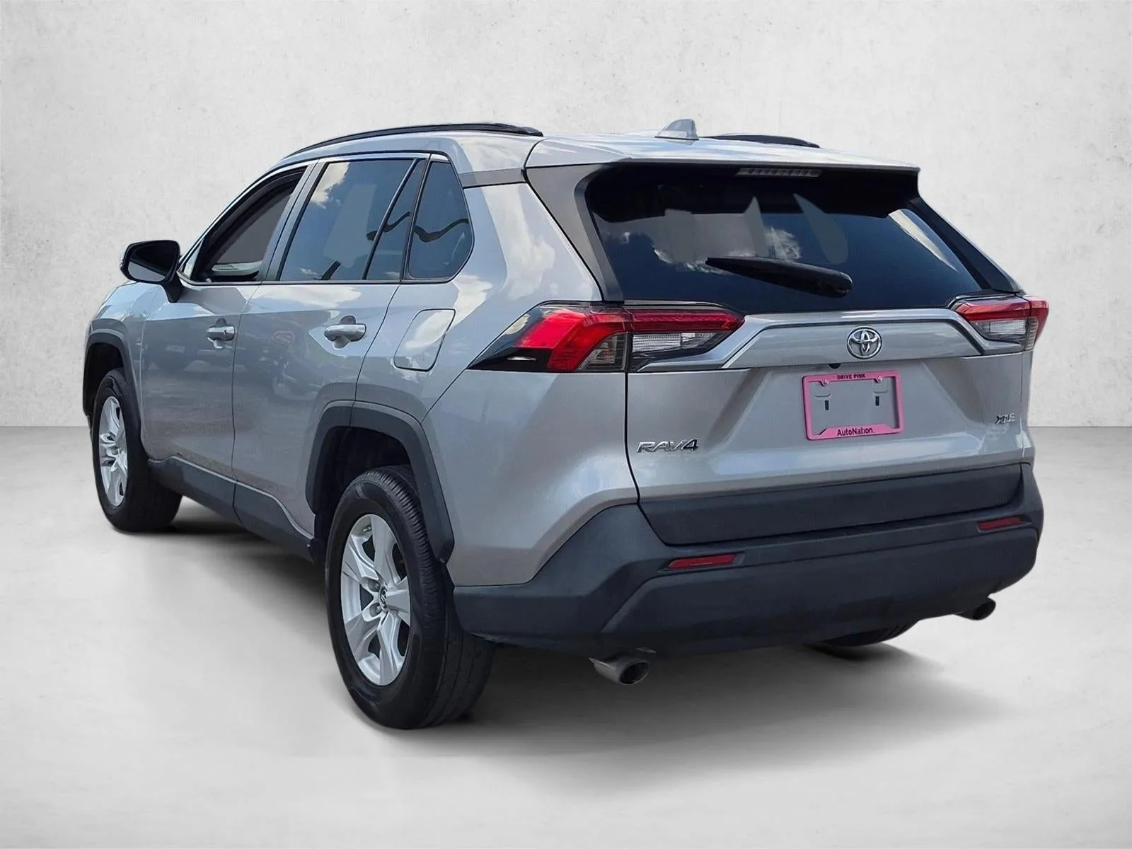 2019 Toyota RAV4 XLE FWD (GS) photo 7