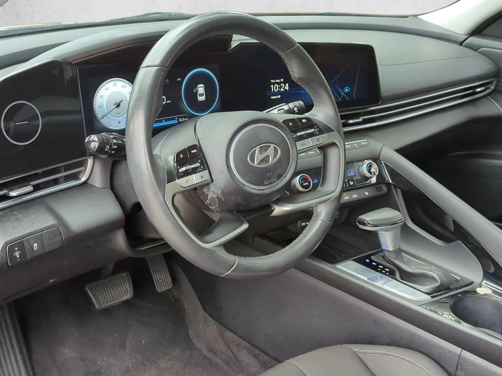 2025 Hyundai ELANTRA SEL Convenience IVT photo 9